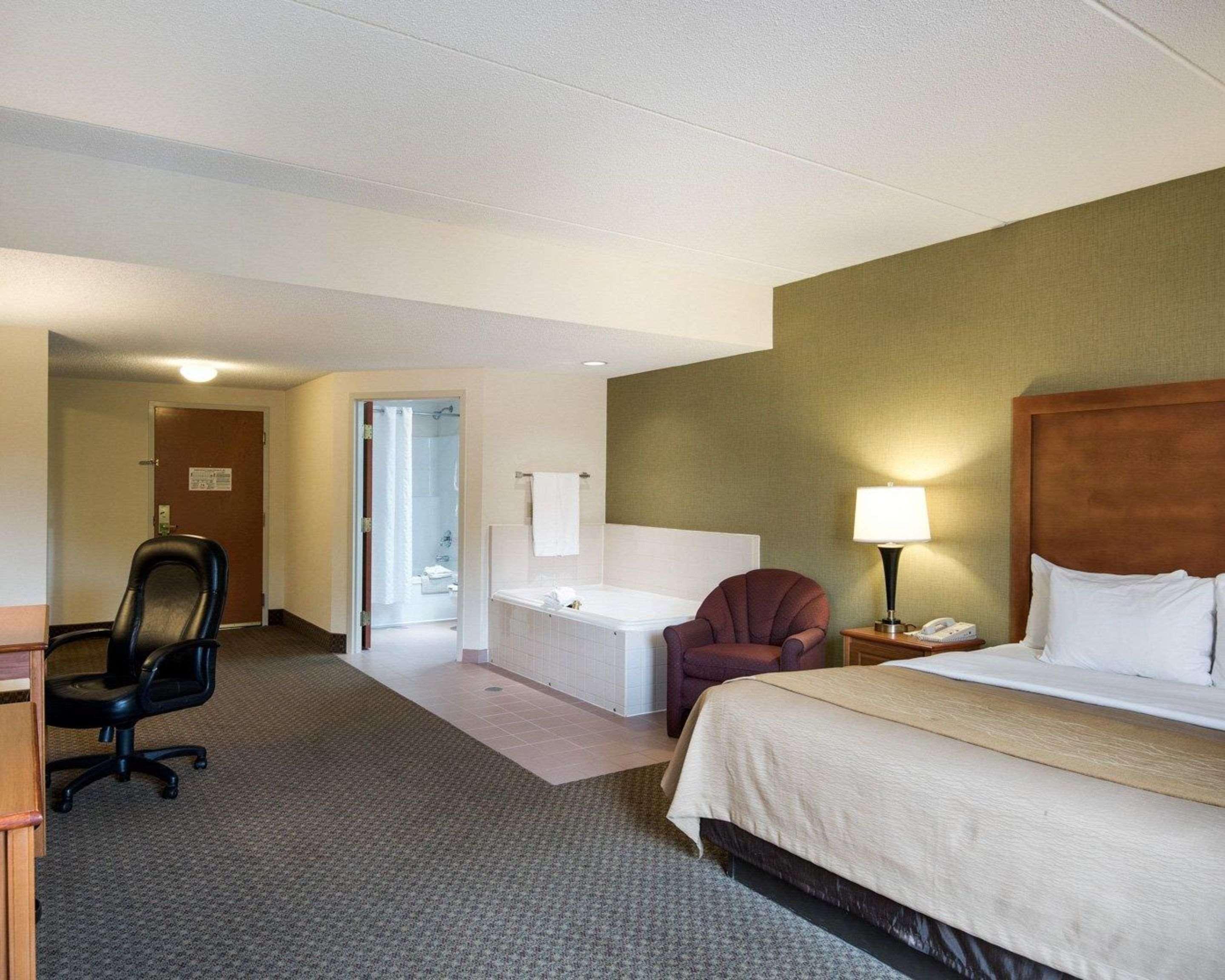 Comfort Inn & Suites - Lavale - Cumberland La Vale Exteriör bild